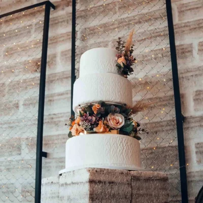 pastel-de-boda-paredes-de-sal-hotel-de-sal